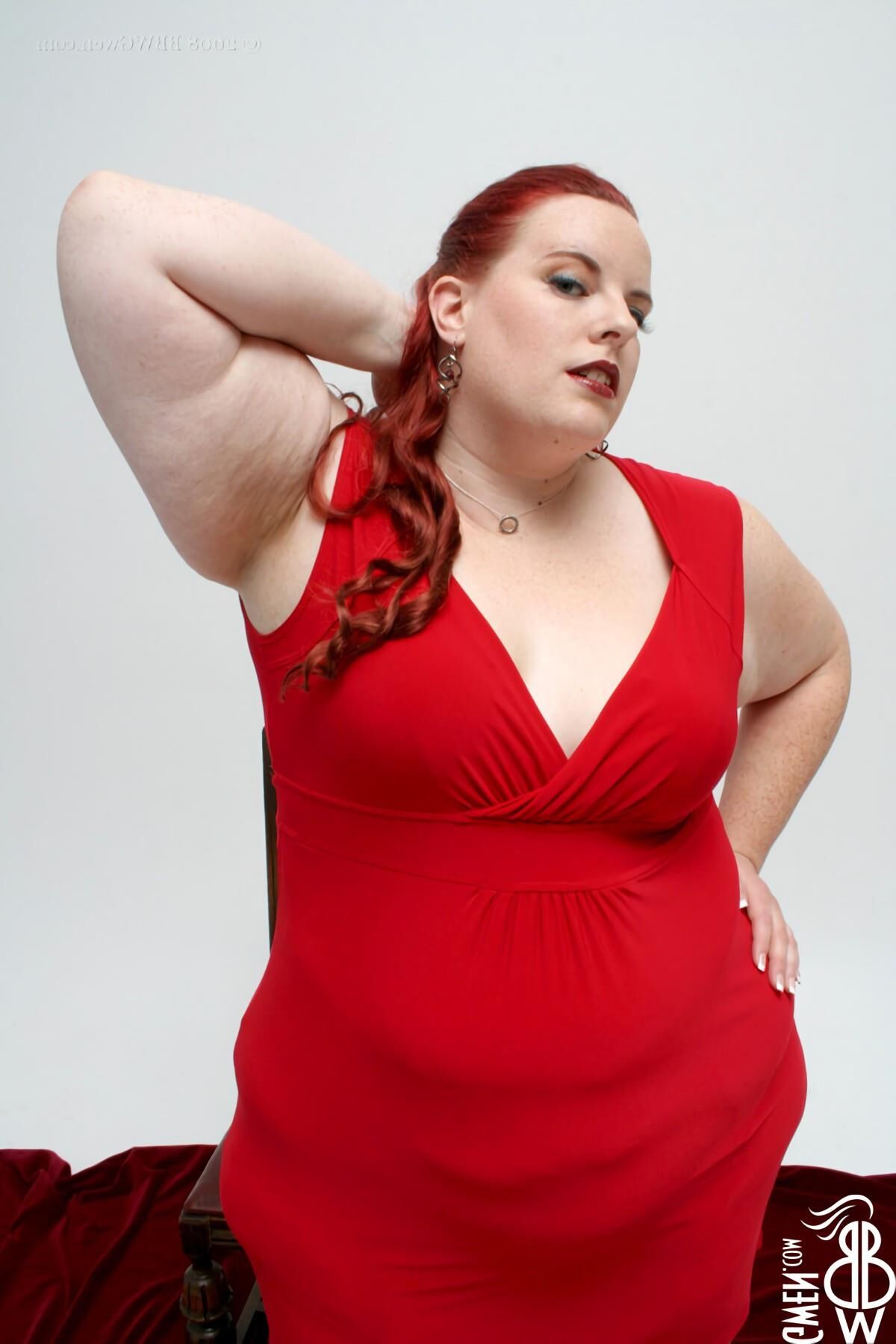 Splendide Gwen! SSBBW Rousse aux Petits Nichons #