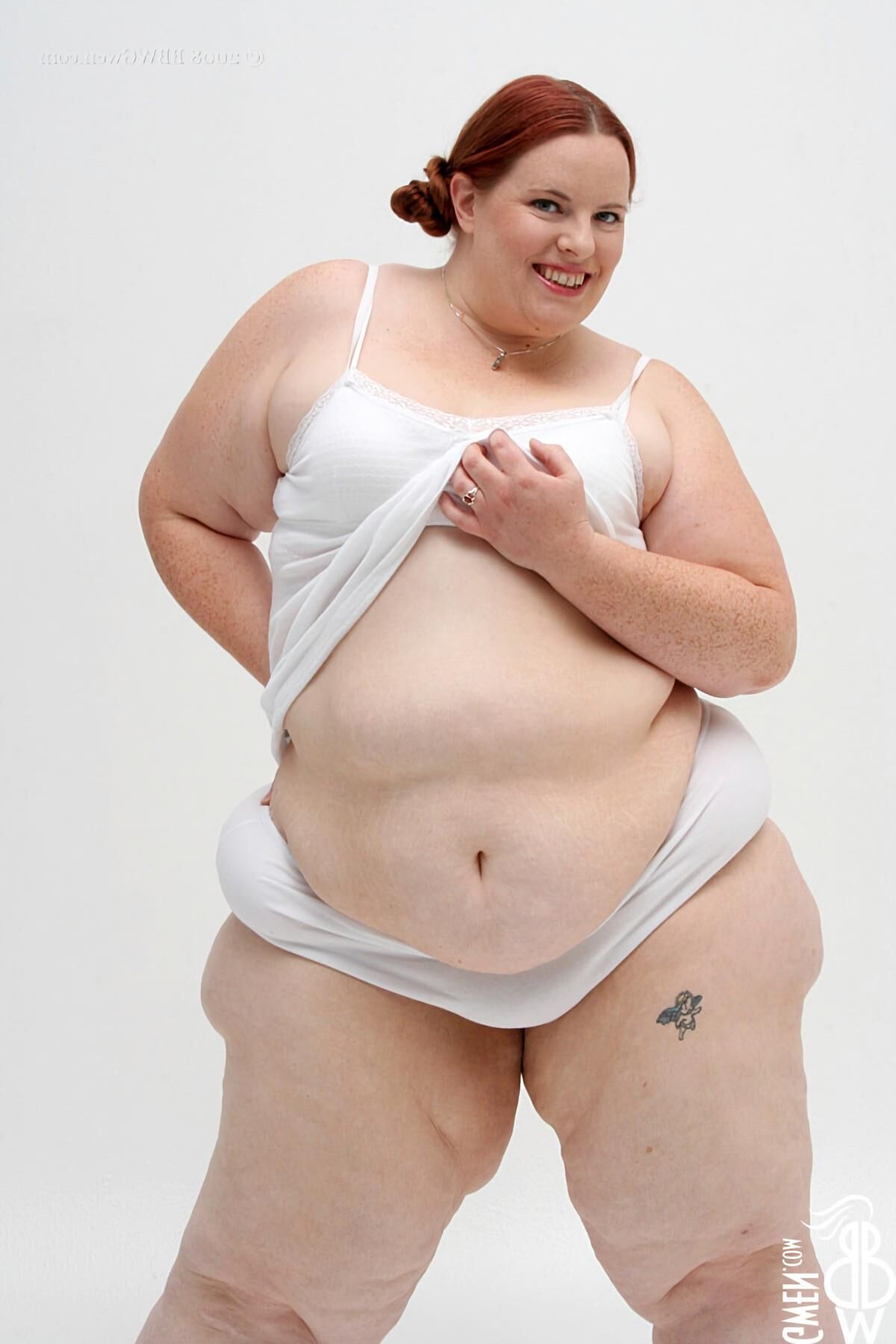 Splendide Gwen! SSBBW Rousse aux Petits Nichons #