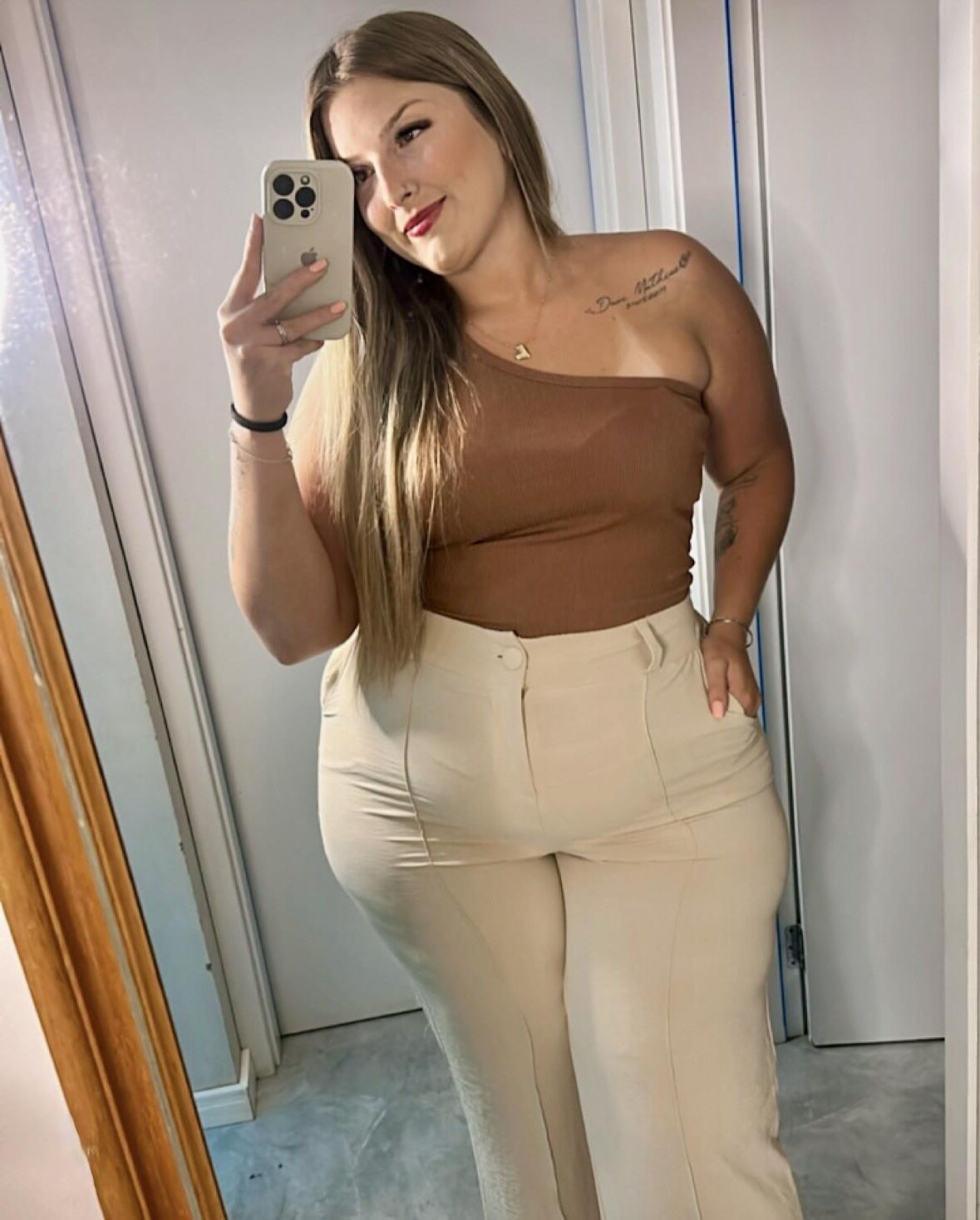 Patricia Huge Ass Big Boobs Sexy Brunette Milf Mixed Hot Shots