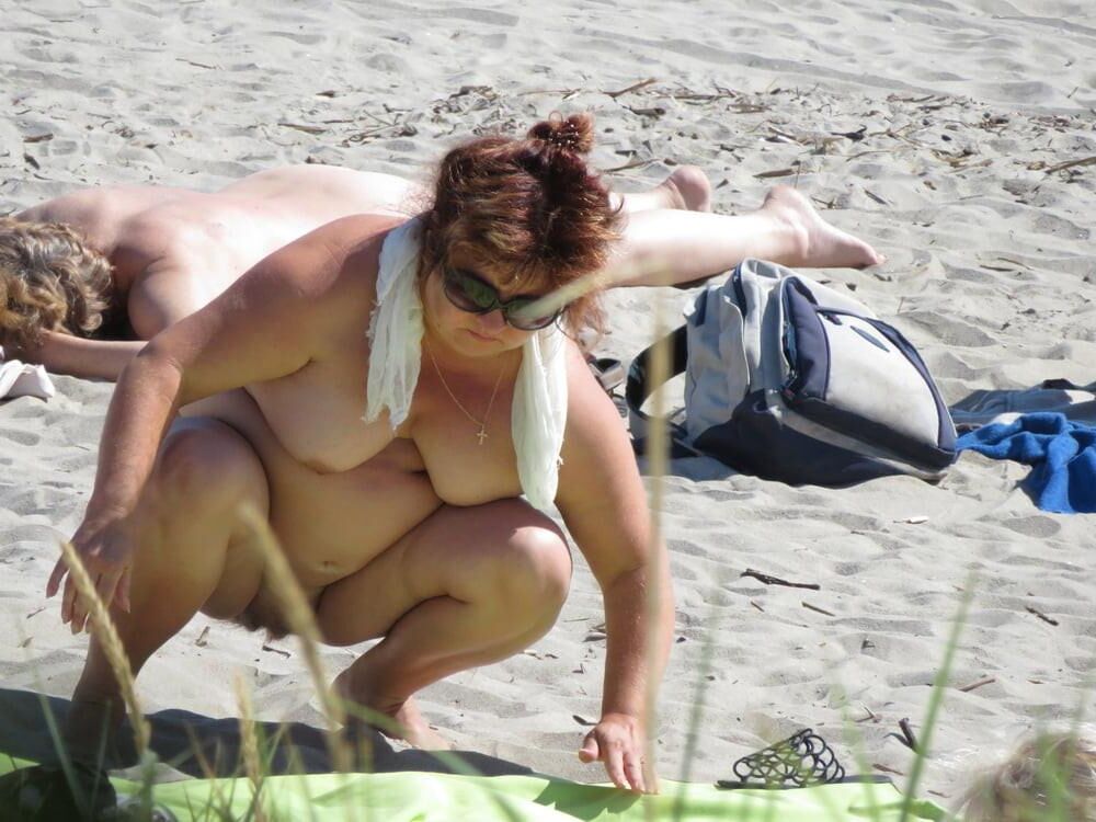 Mature, grand-mère, graisse et poilu
