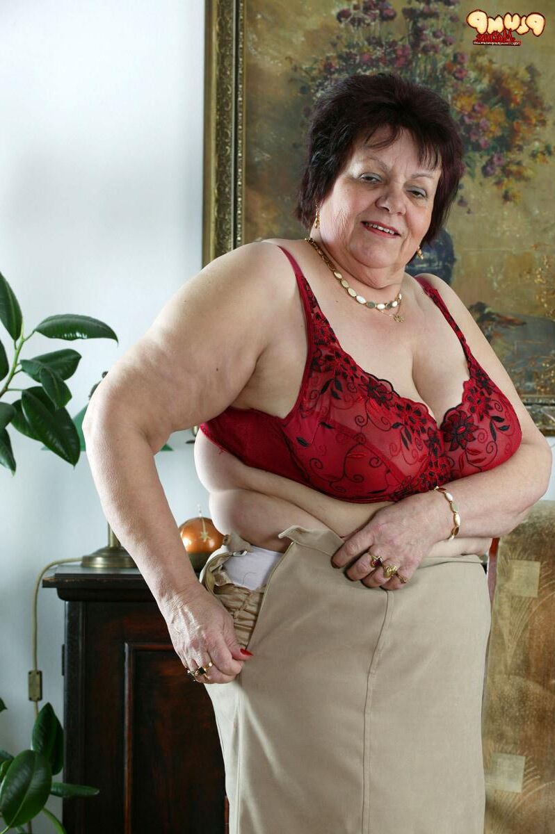 Agatha mature