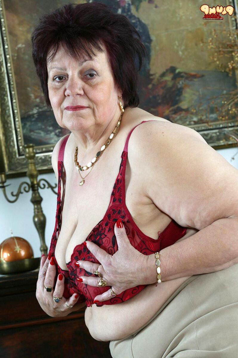 Agatha mature