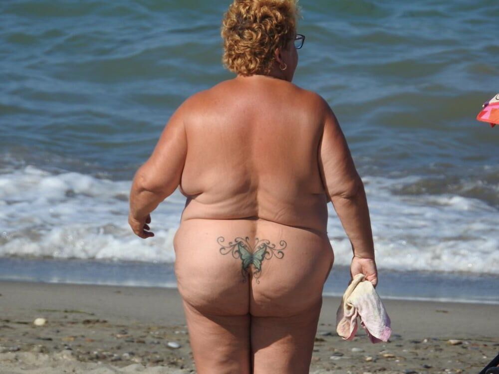 Mature, grand-mère, graisse et poilu