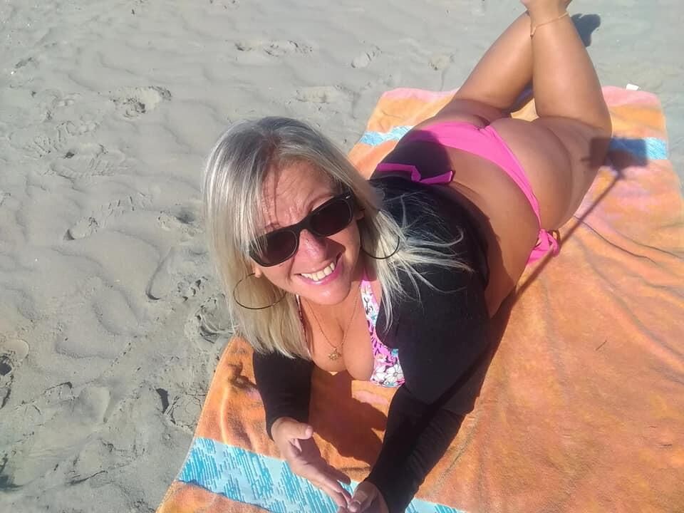 Italian blonde mature bbw bikini shots (nn but hot)