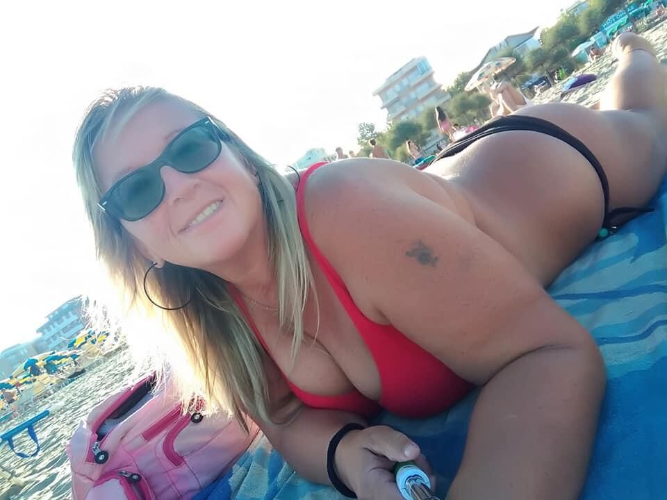 Italian blonde mature bbw bikini shots (nn but hot)