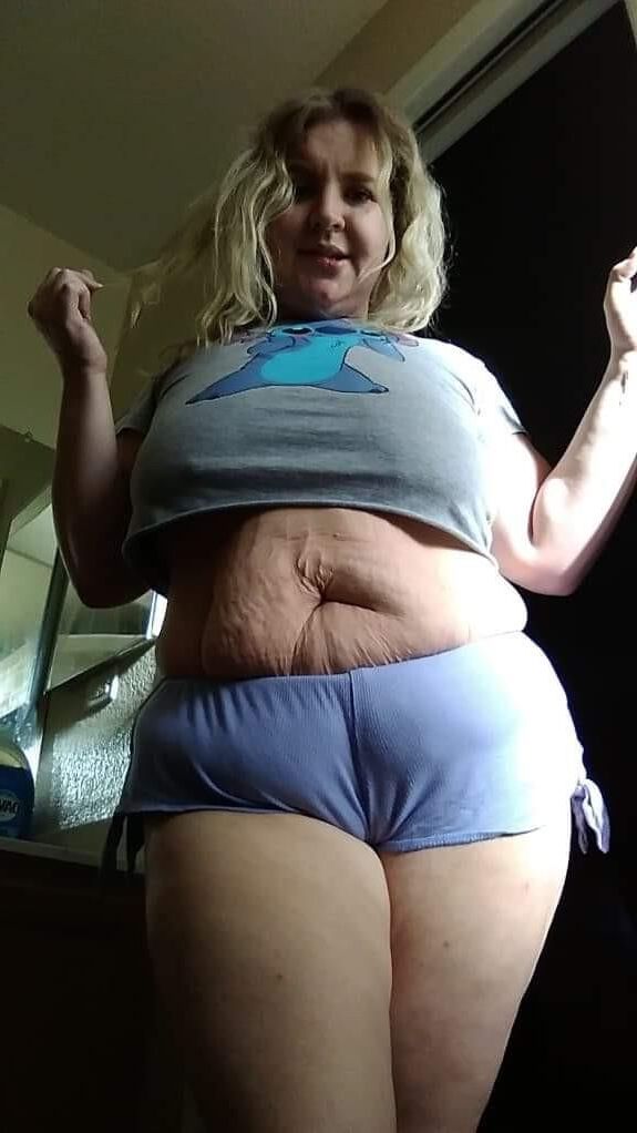 Thick or chubby clothed but sexy