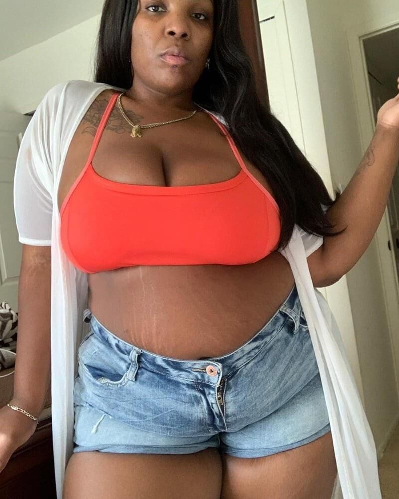 Thick or chubby clothed but sexy