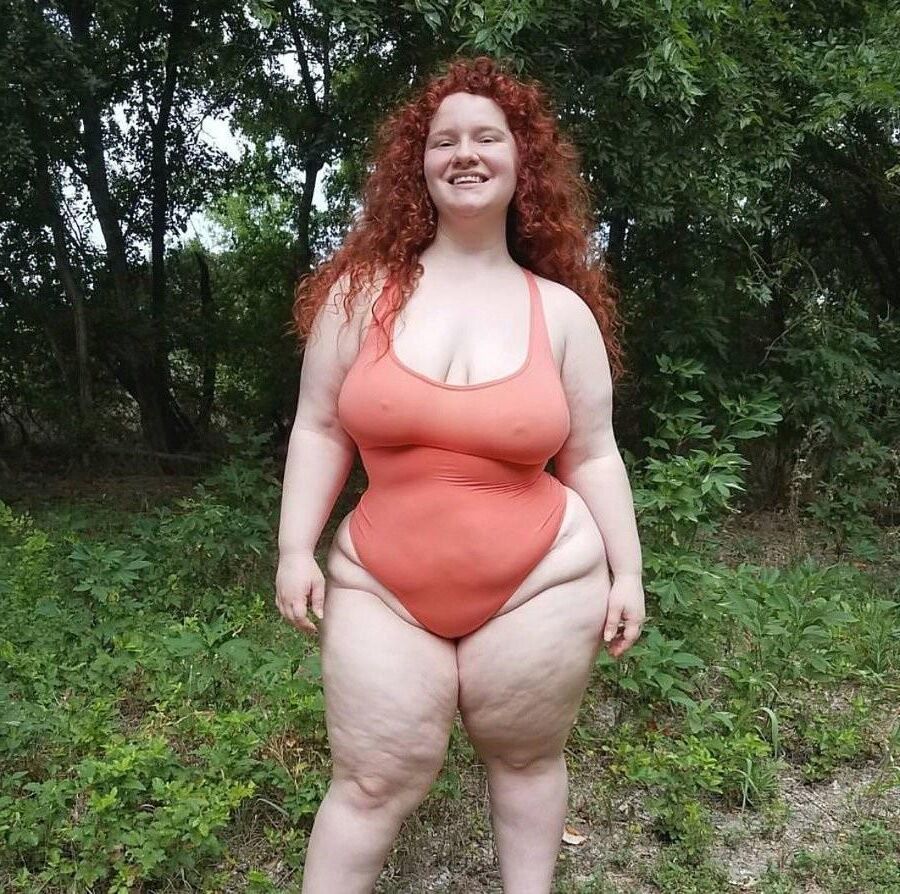 Common women posting for your stroking pleasure.