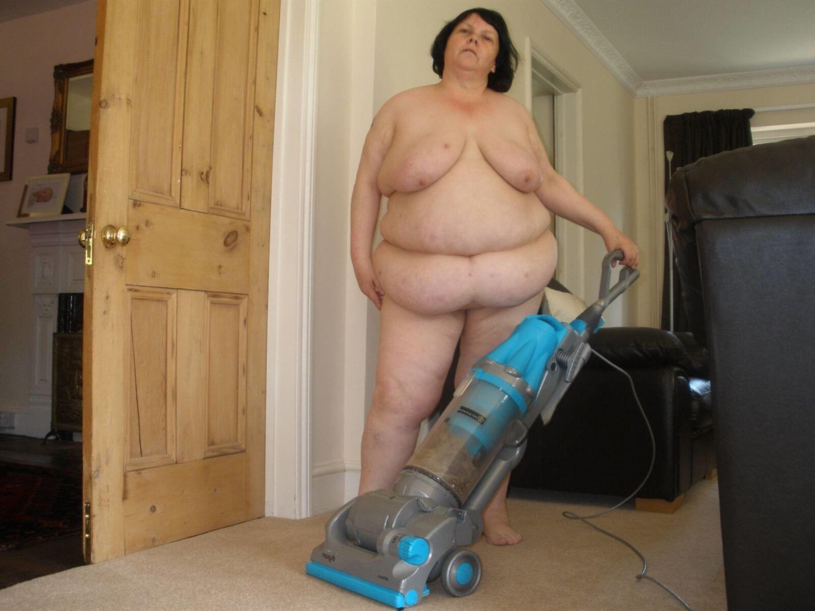 Common women posting for your stroking pleasure.