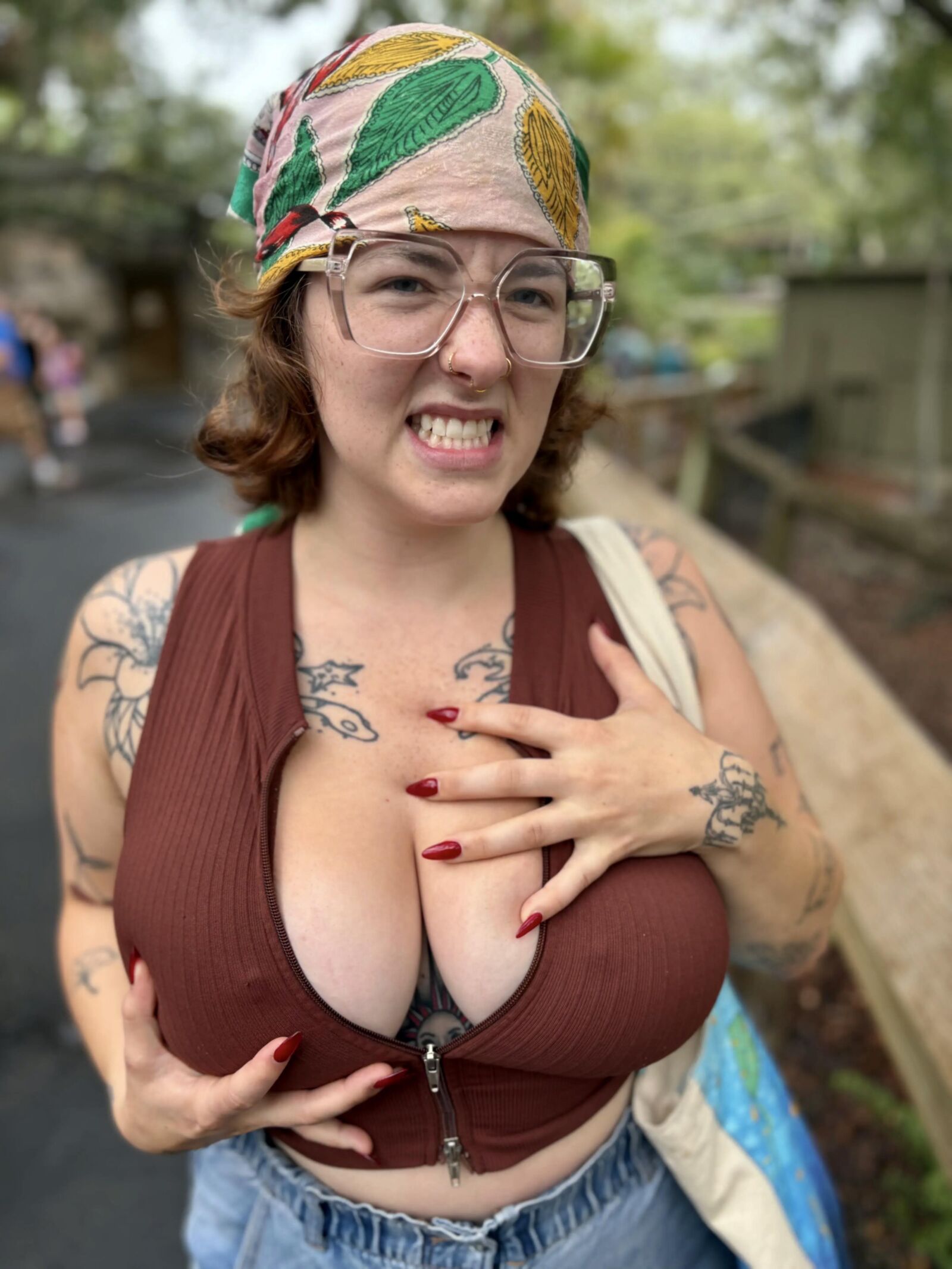 エマのビッグバットビッグおっぱいタトゥーイードかわいいbbwガールミックスホットショット