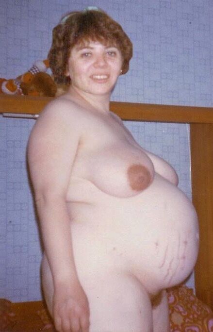 Common women posting for your stroking pleasure.