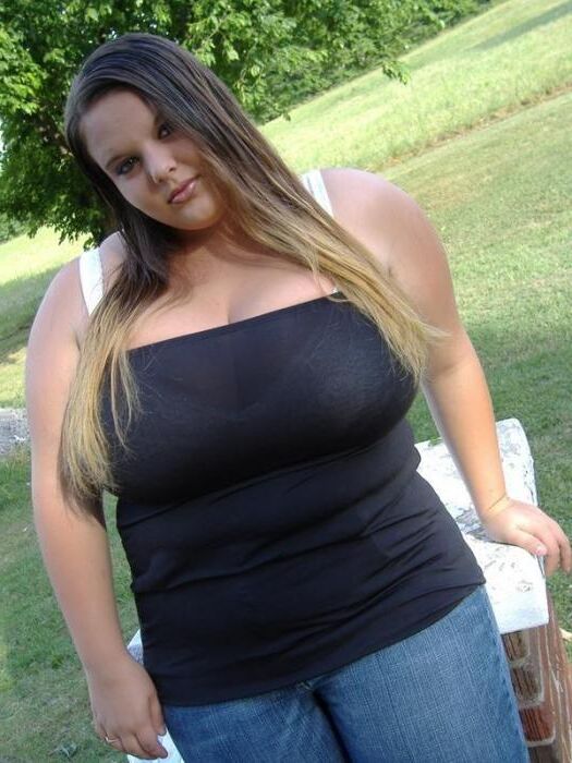 Thick or chubby clothed but sexy