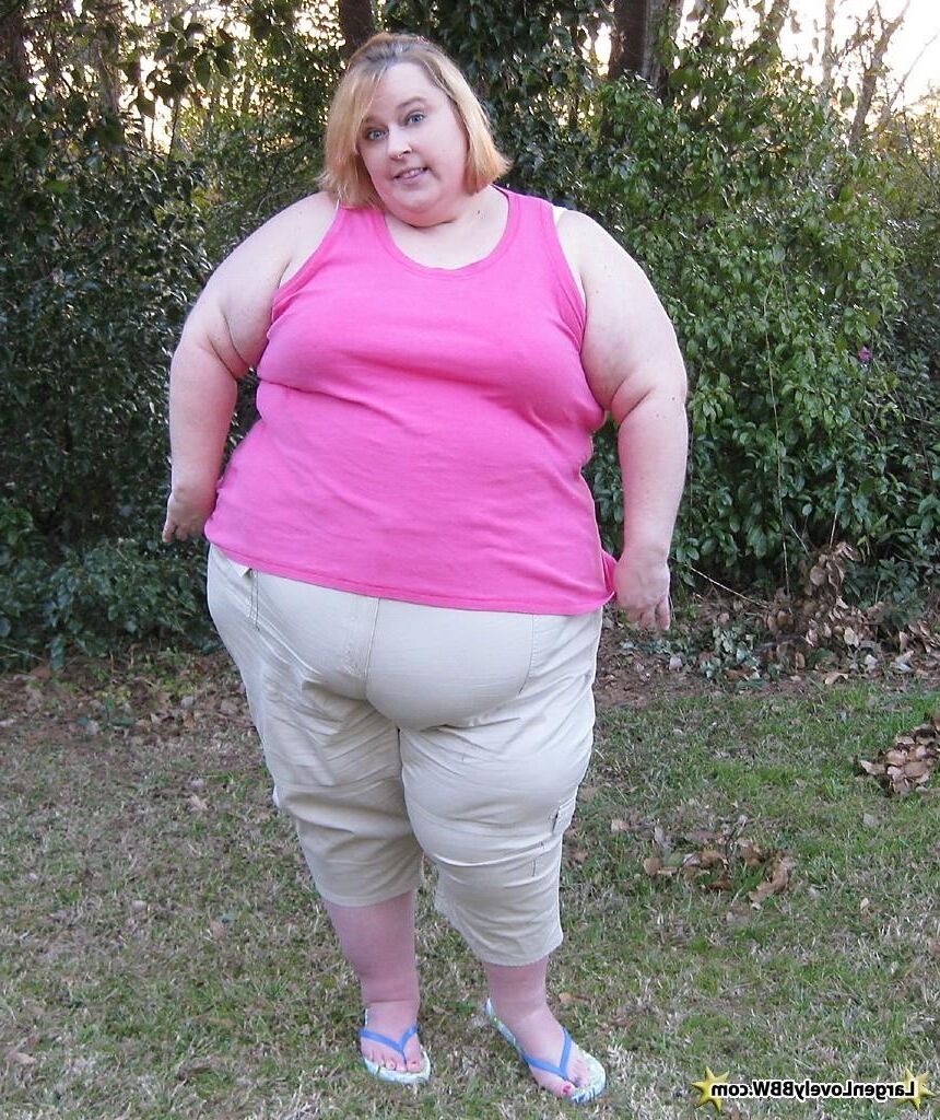 Thick or chubby clothed but sexy