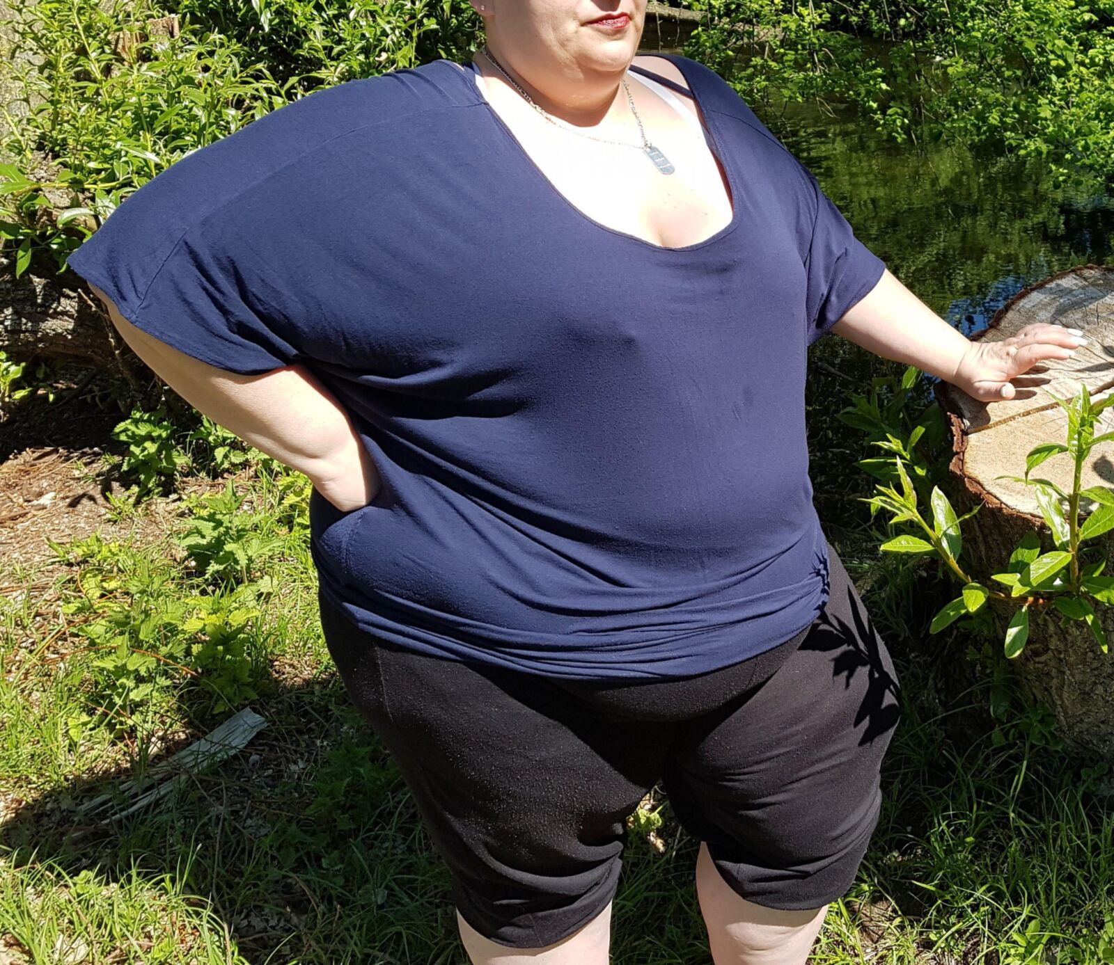 Fat, le vieux SSBBW allemand clignote dans le parc public