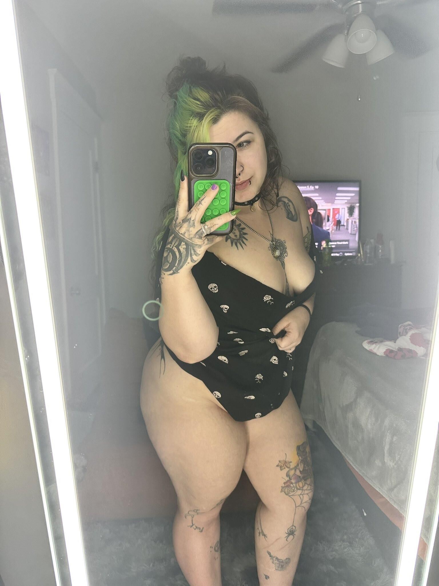 Lyssa Big Butt Big Tits Tattooed Pierced BBWGirl Mixed Hot Shots