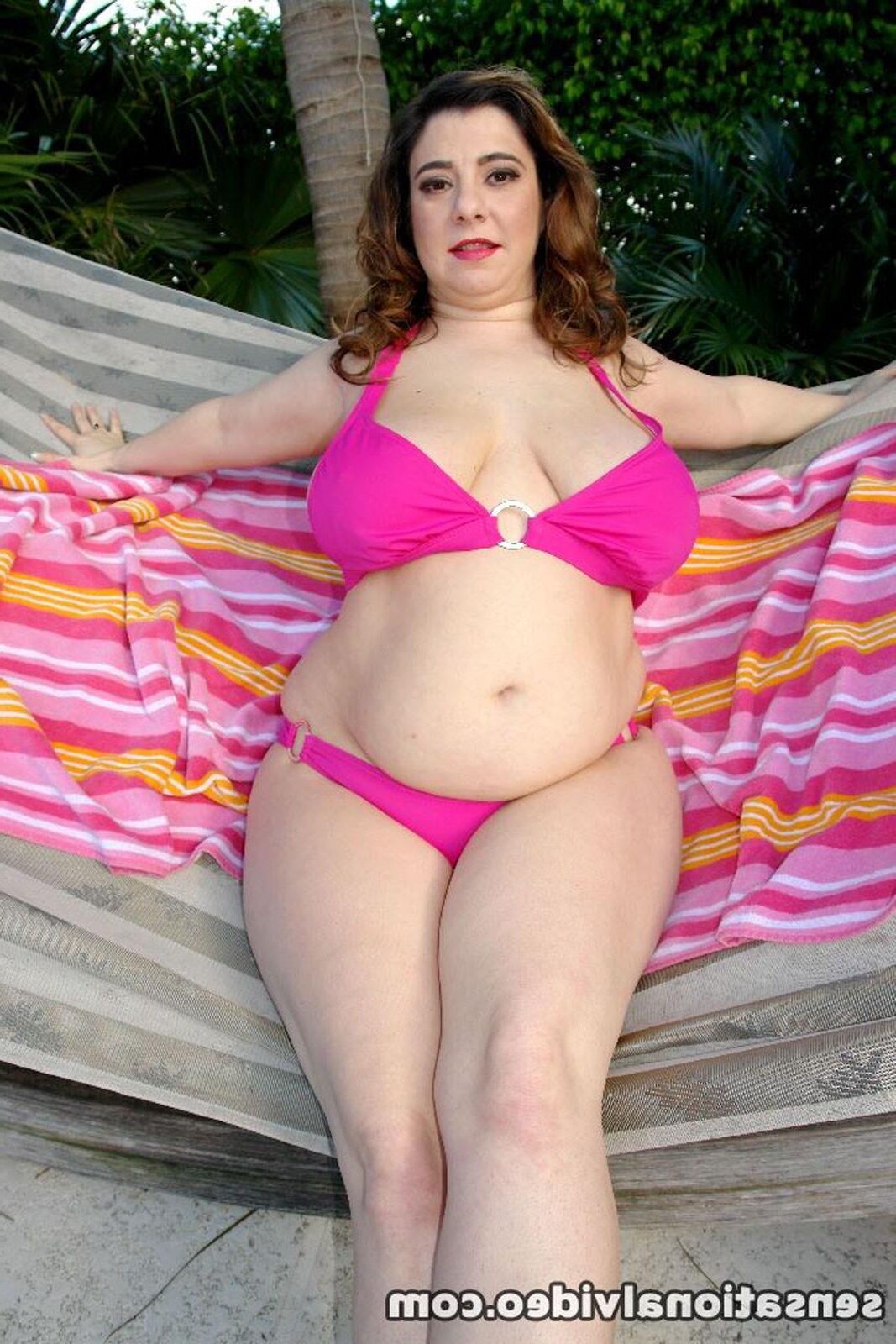 Alix Lakehurst Mature Busty Chubby Brunette in a Pink Bikini