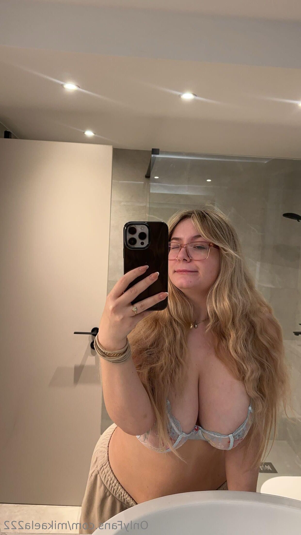 Mikaela big cul