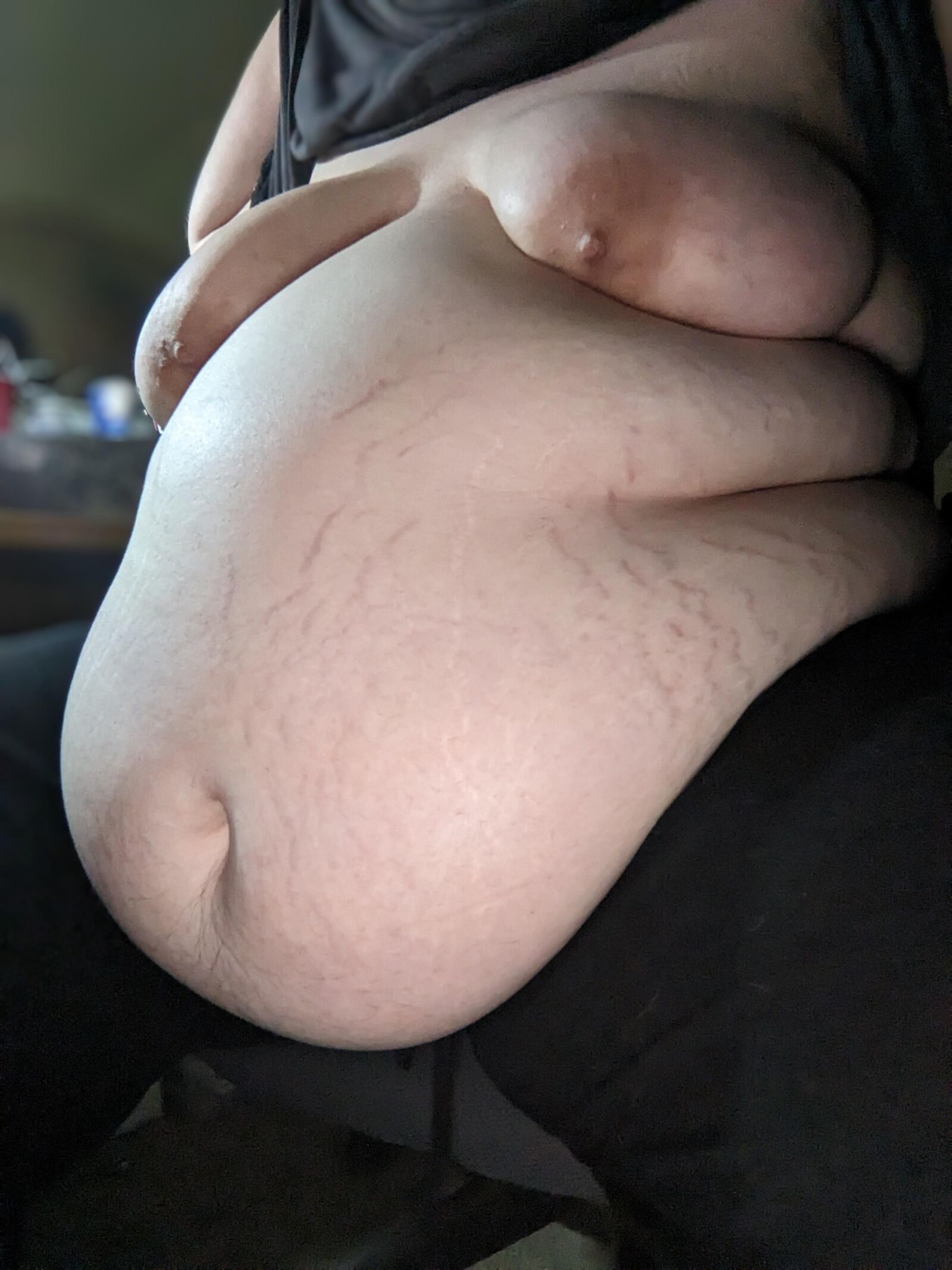 Magnifique Molly Jeune SSBBW à Belle Panse et Grosses Mamelles