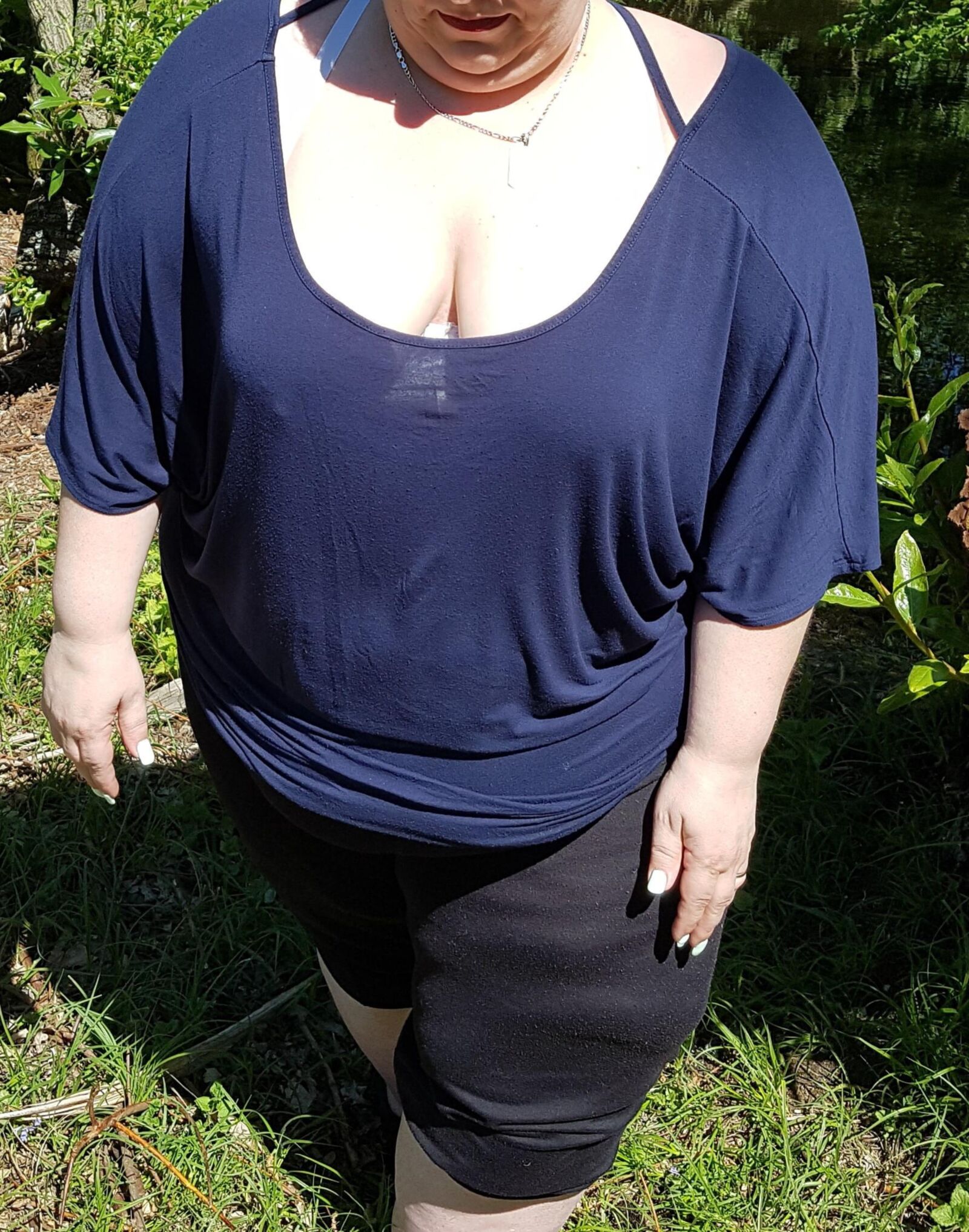 Fat, le vieux SSBBW allemand clignote dans le parc public