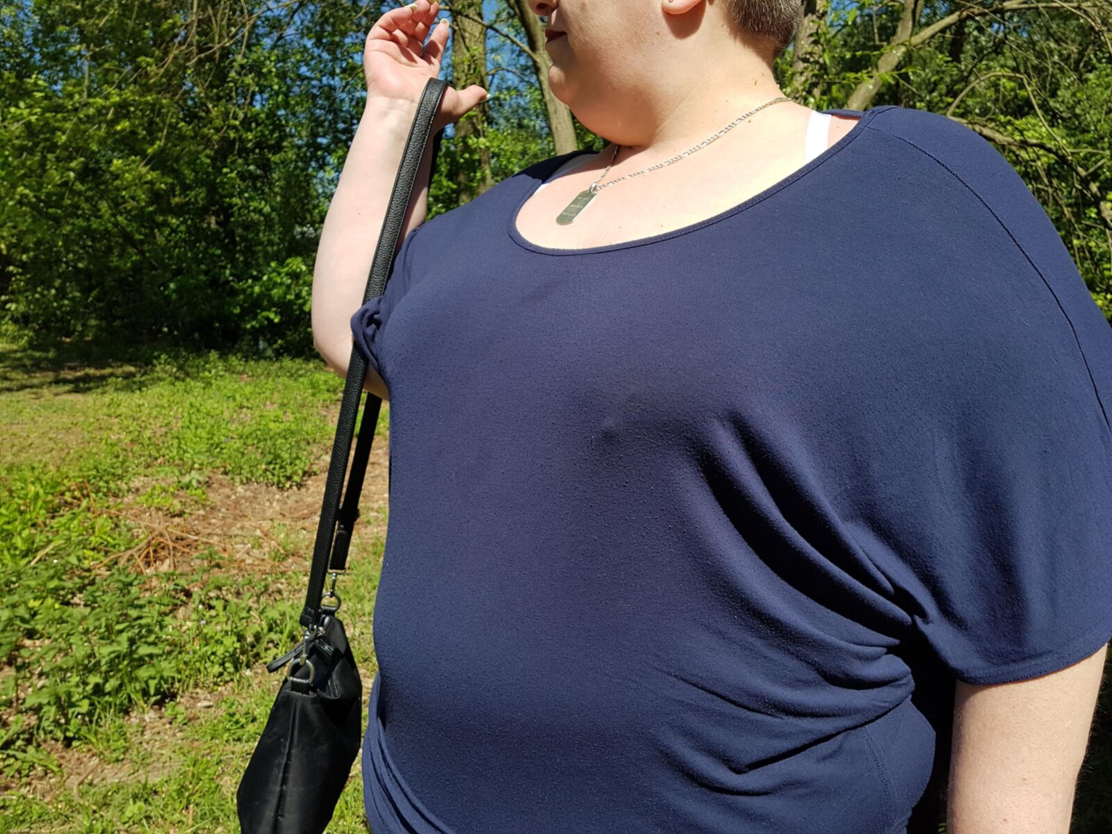 Fat, le vieux SSBBW allemand clignote dans le parc public
