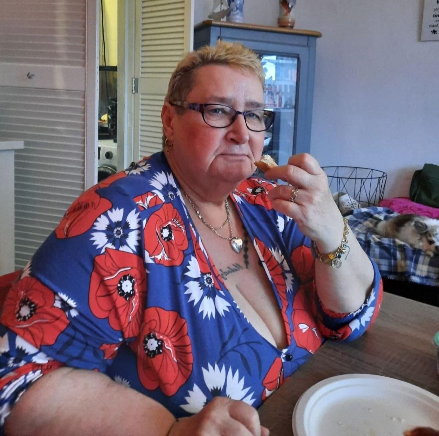 Mama needs a good fuck.. would you consider?