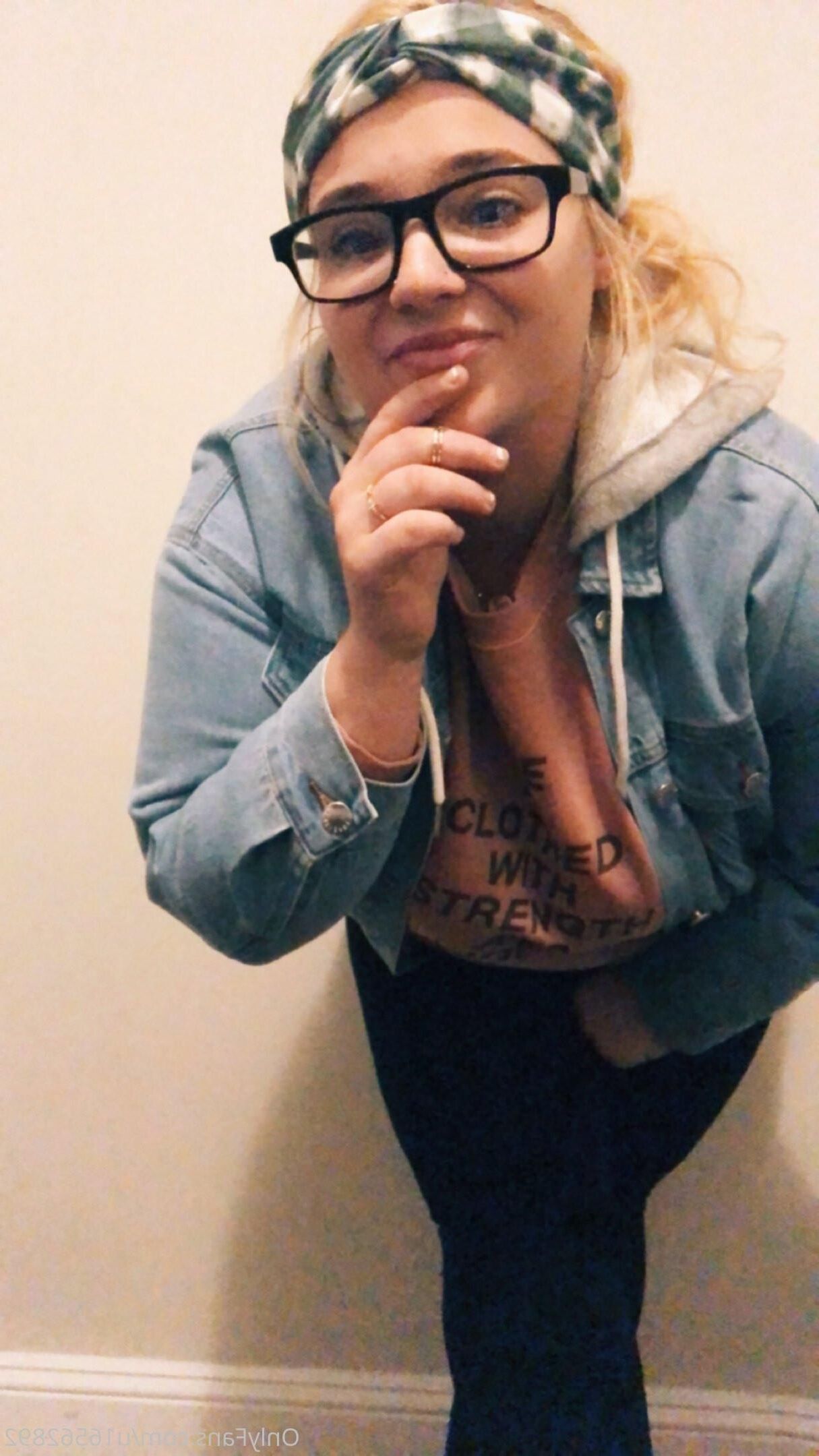 Tortoise Big Ass Big Boobs Beauty BBW Girl with Glasses Mixed 