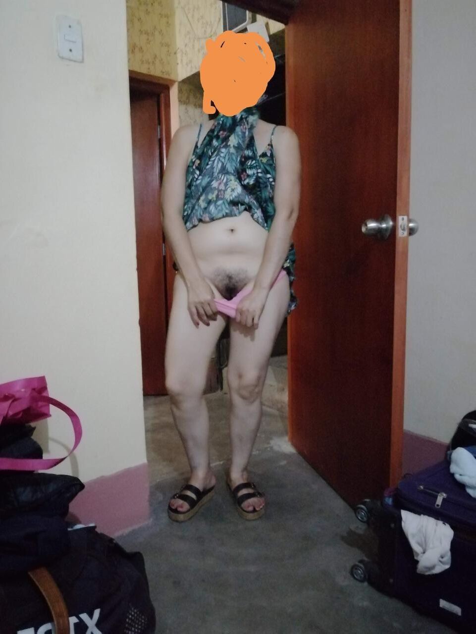 Brave common women posting for your stroking pleasure ll