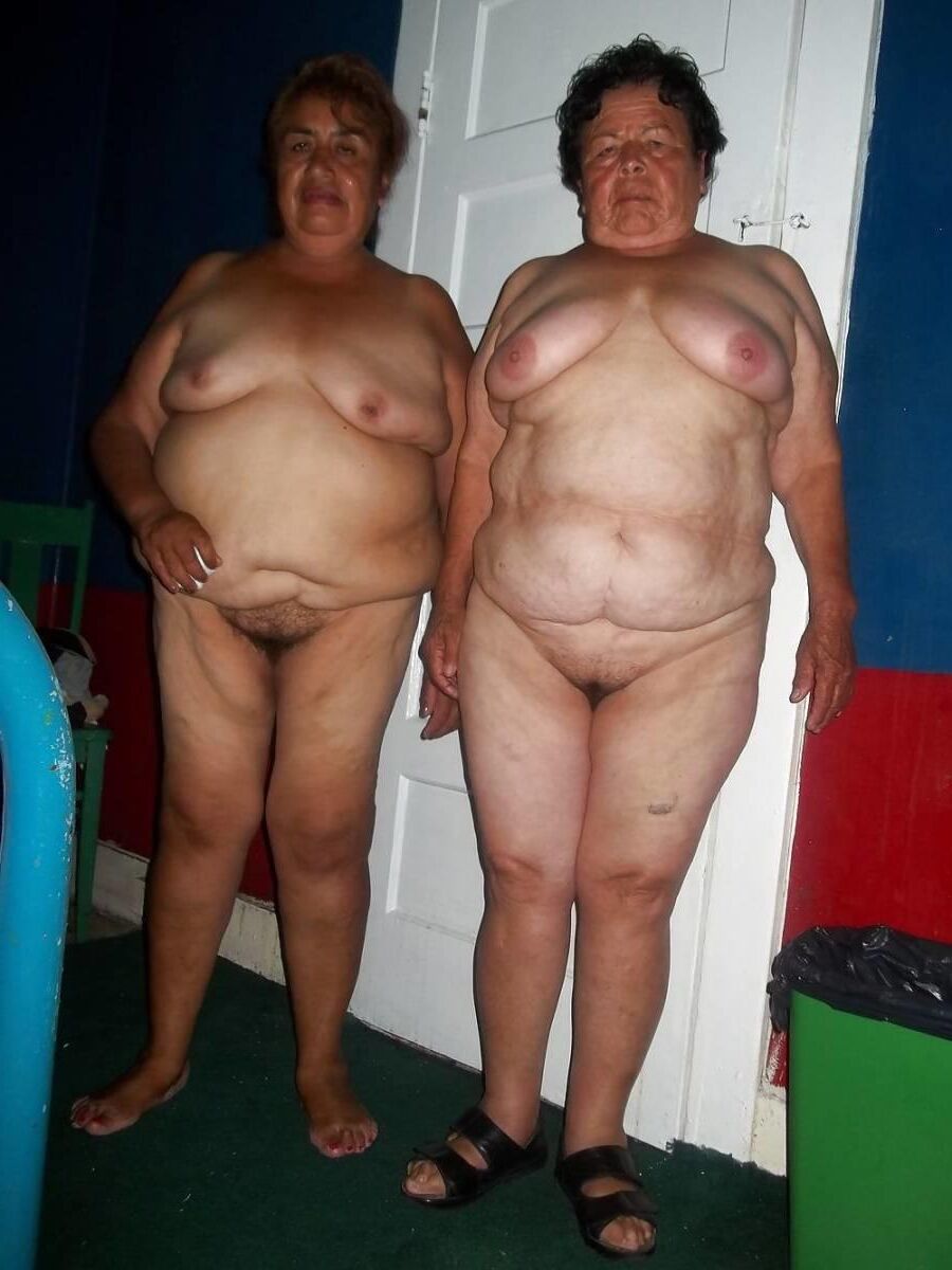 Brave common women posting for your stroking pleasure ll