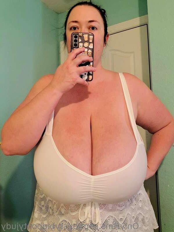"Webcan Sluts Monster TITBAGS"