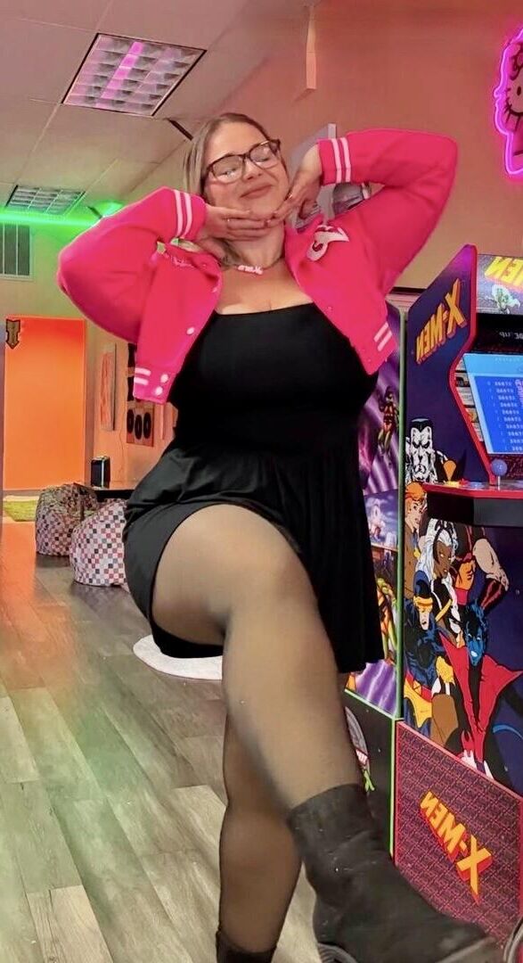 Tortoise Big Ass Big Boobs Beauty BBW Girl with Glasses Mixed 