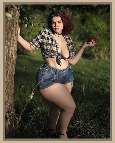 Frida Bulgakova Sexy BBW 