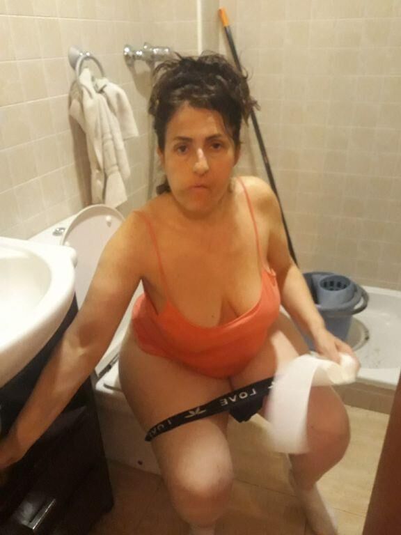 Veronica on the toilet