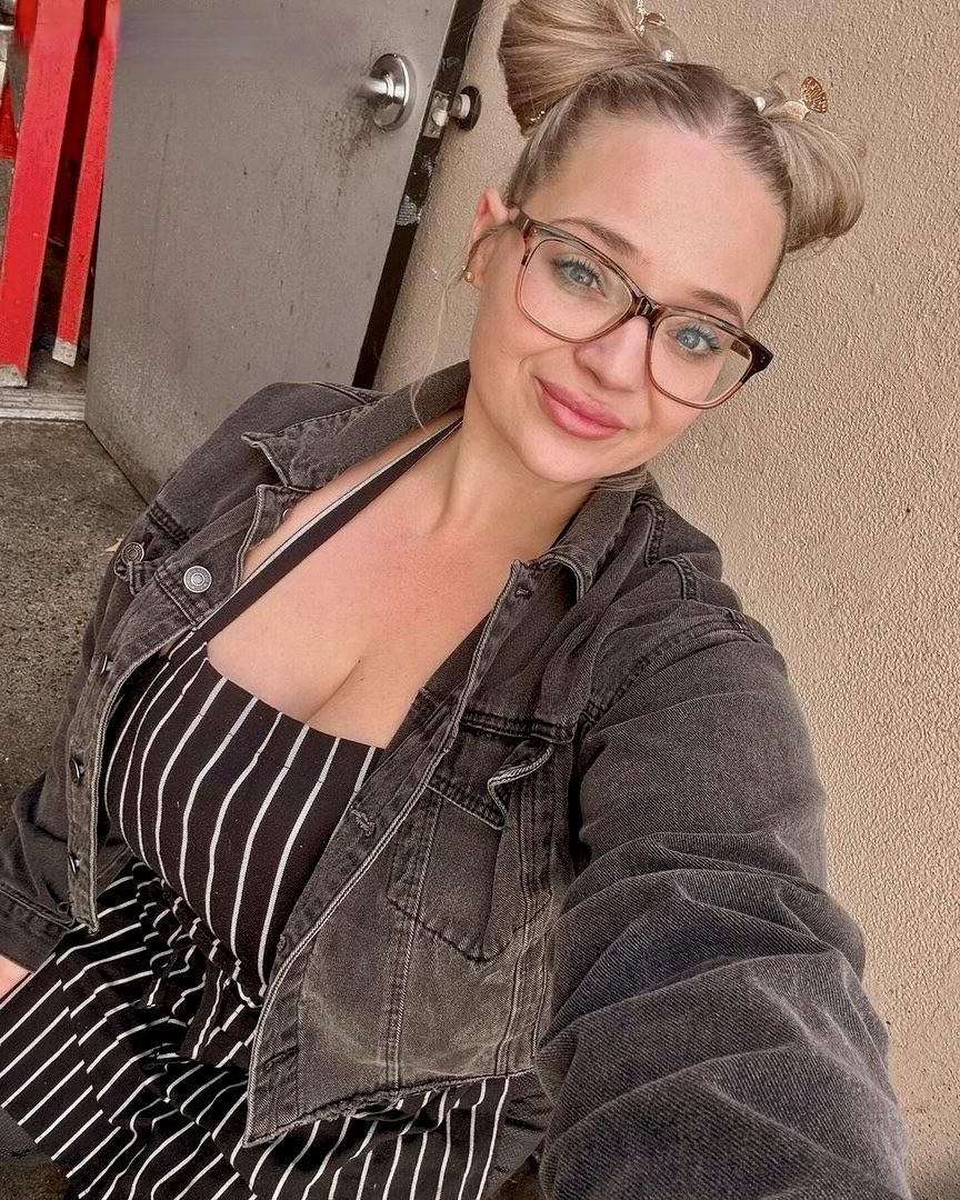 Tortoise Big Ass Big Boobs Beauty BBW Girl with Glasses Mixed 