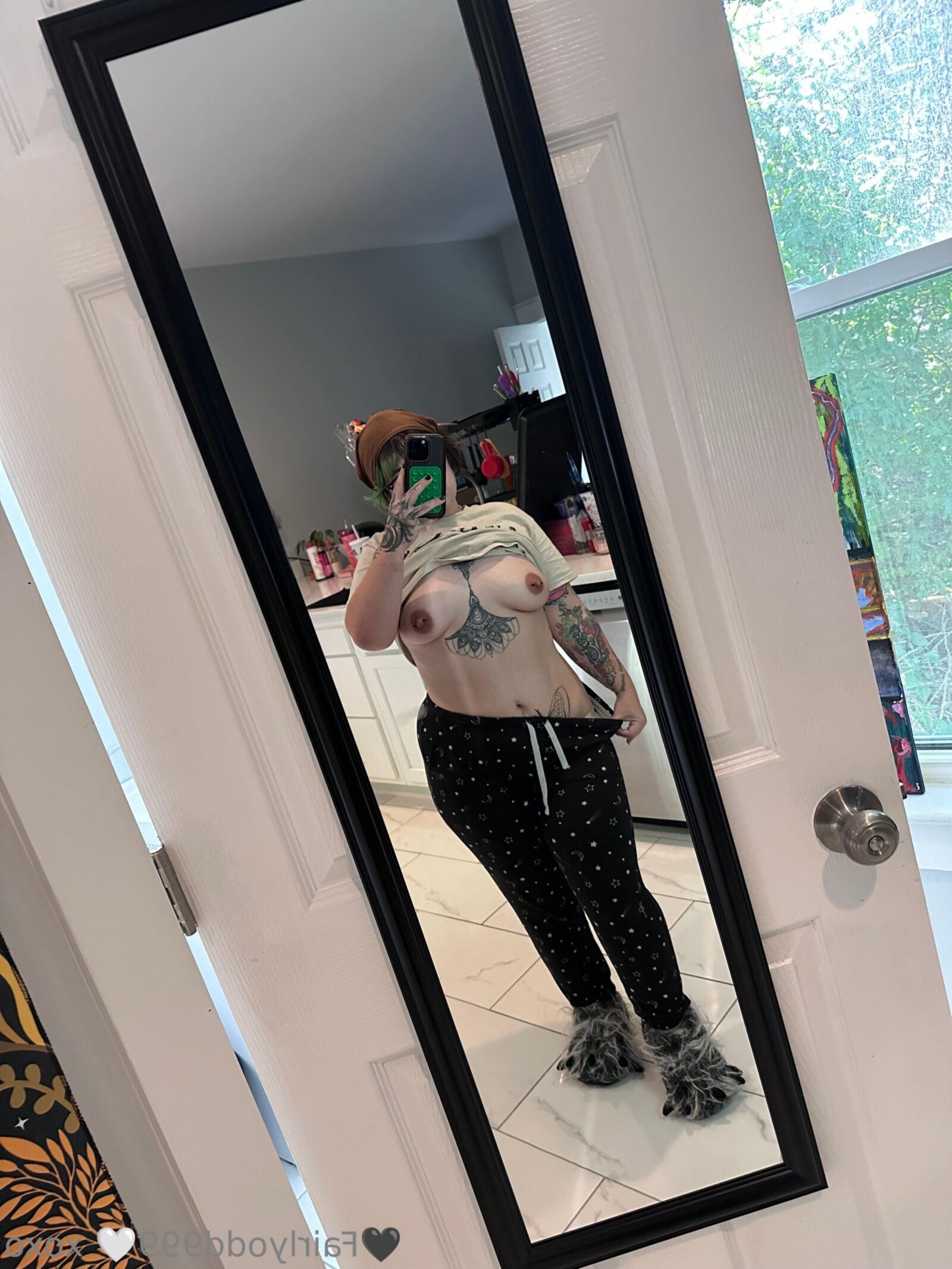 Lyssa Big Butt Big Tits Tattooed Pierced BBWGirl Mixed Hot Shots