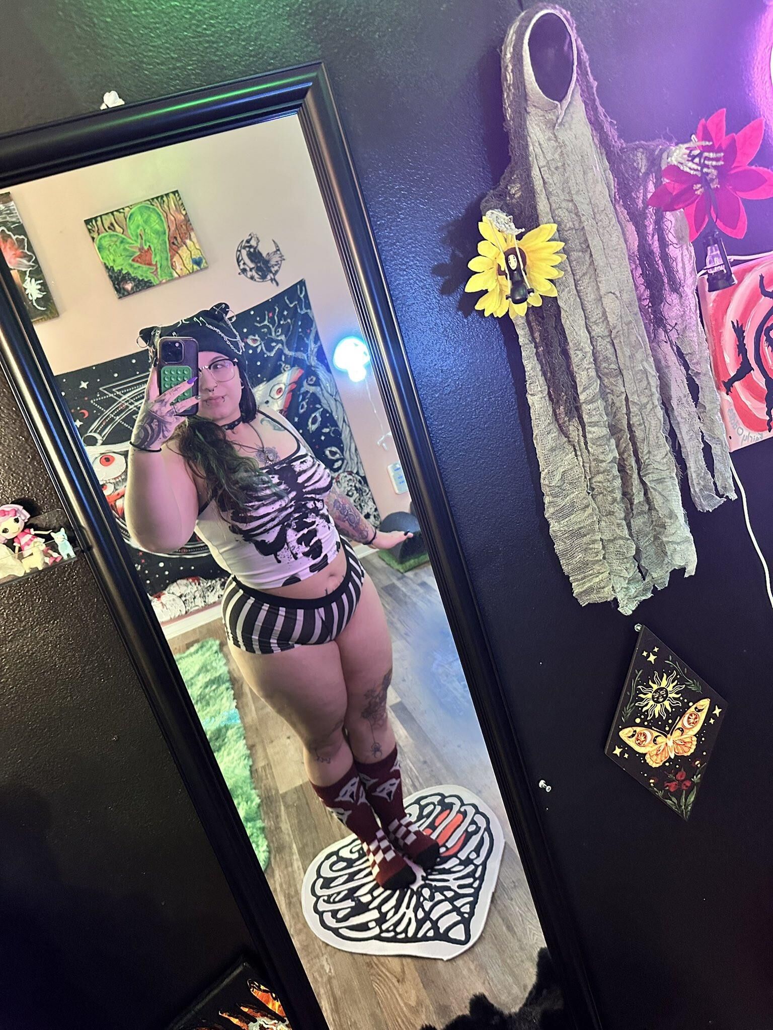 Lyssa Big Butt Big Tits Tattooed Pierced BBWGirl Mixed Hot Shots