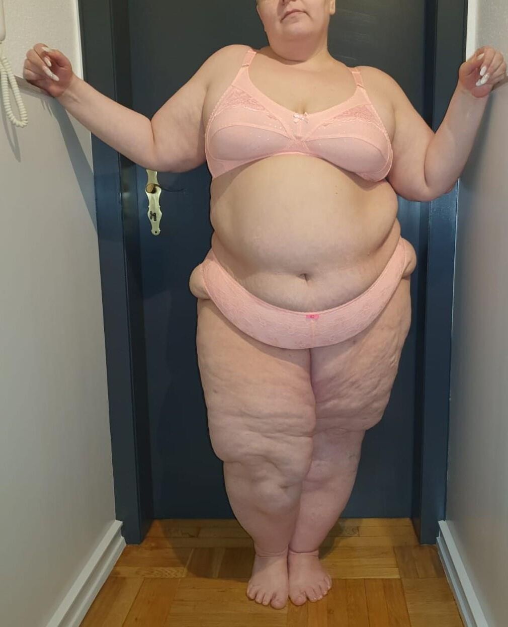 German KG Mega SSBBW montre un corps énorme