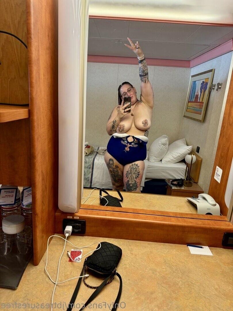J b enorme bunda grande peitos bbw tatuou esposa com óculos mixados