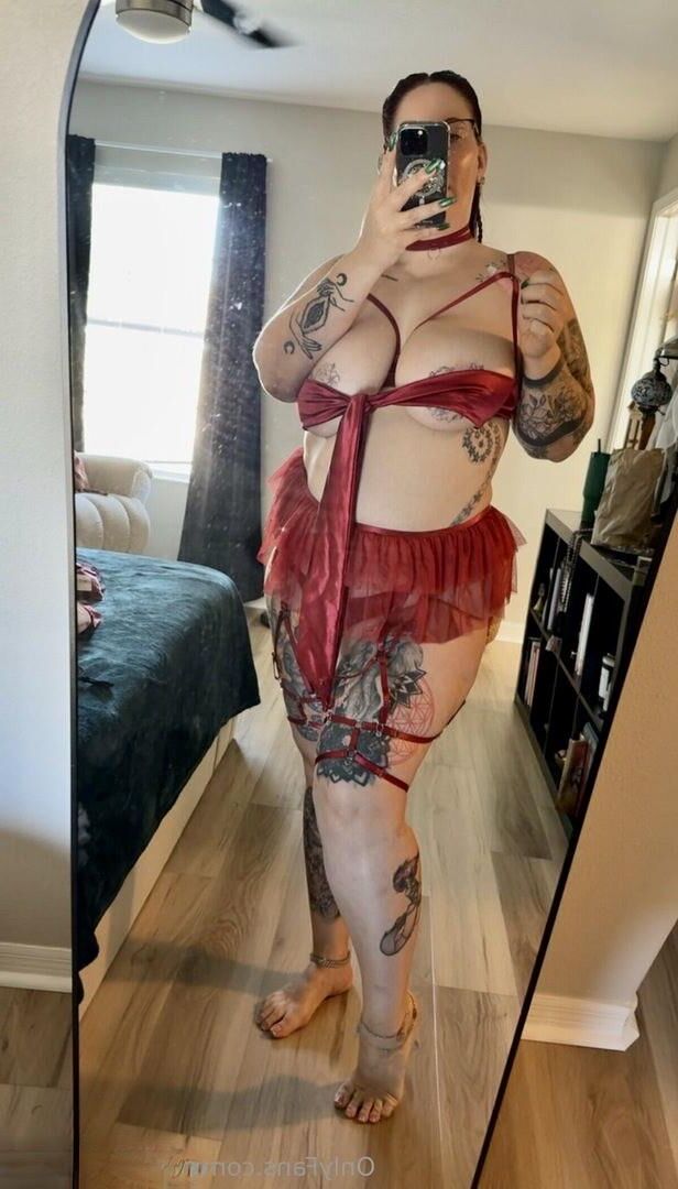 J b enorme bunda grande peitos bbw tatuou esposa com óculos mixados