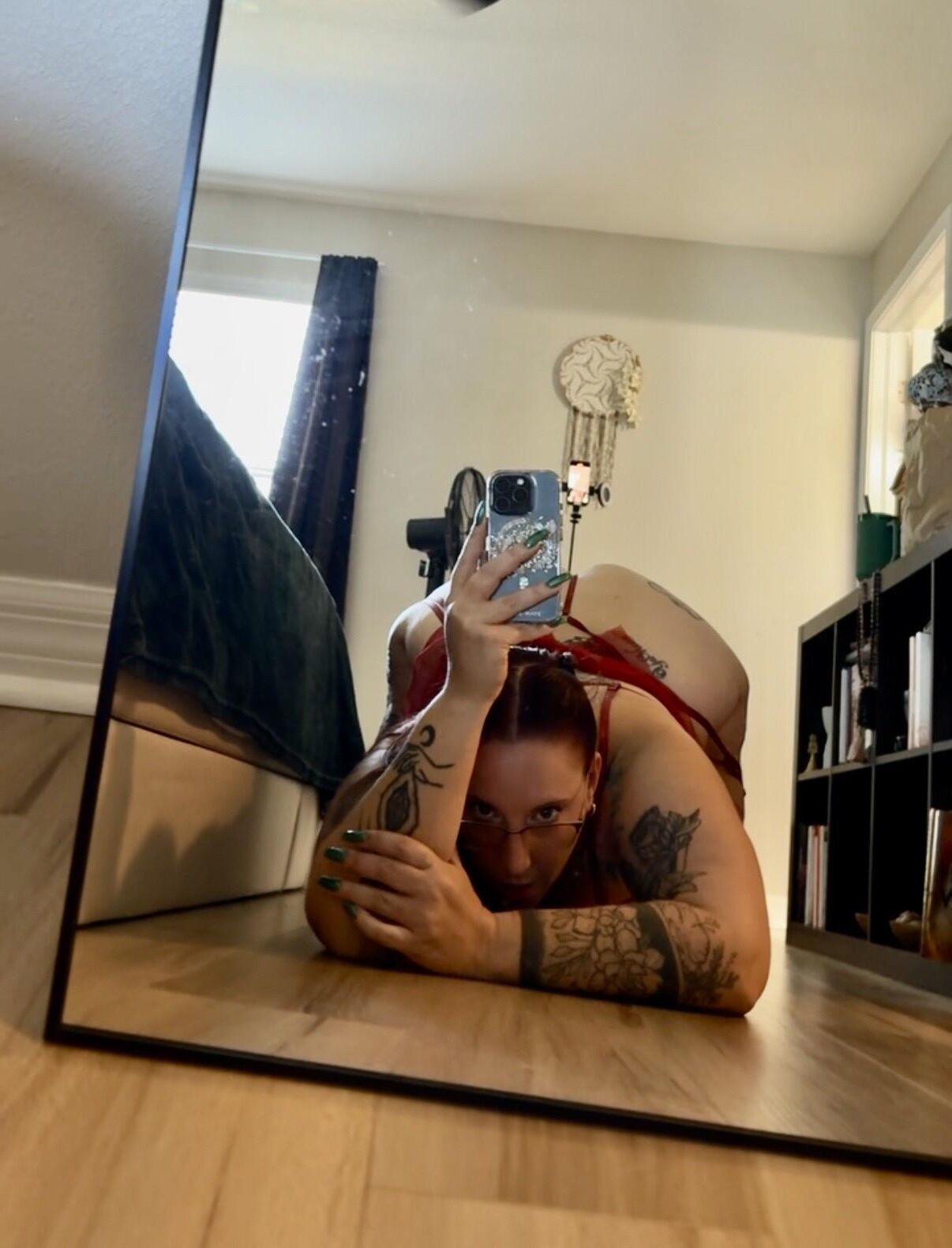 J b enorme bunda grande peitos bbw tatuou esposa com óculos mixados