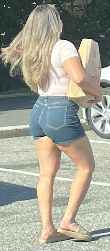Public Displays of Ass 