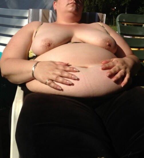 Fat KG german MILF flashes anging tits and belly in the sun