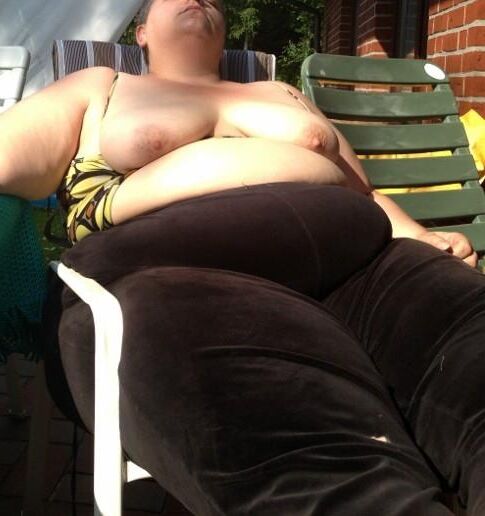 Fat KG german MILF flashes anging tits and belly in the sun