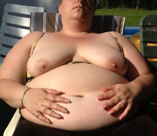 Fat KG german MILF flashes anging tits and belly in the sun