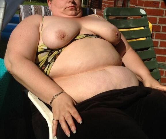 Fat KG german MILF flashes anging tits and belly in the sun