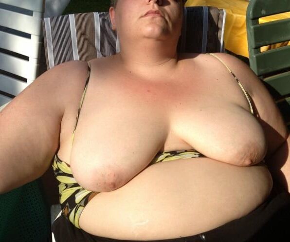 Fat KG german MILF flashes anging tits and belly in the sun