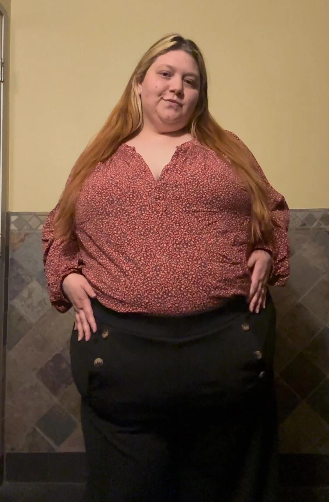 Une Magnifique Truie Rousse Obèse bien Grasse de Partout #