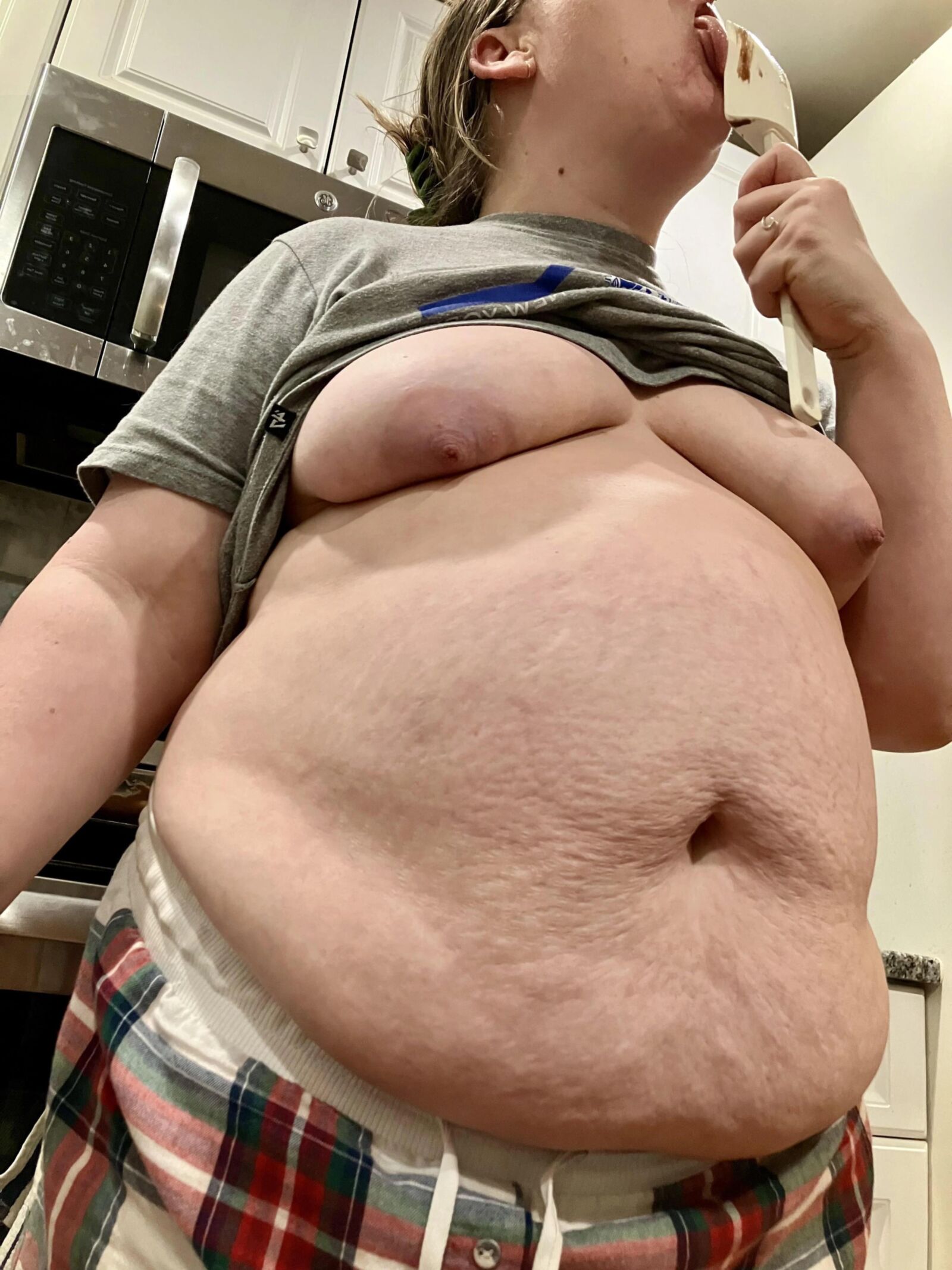 Girls with Fat Tummies are Adorable 