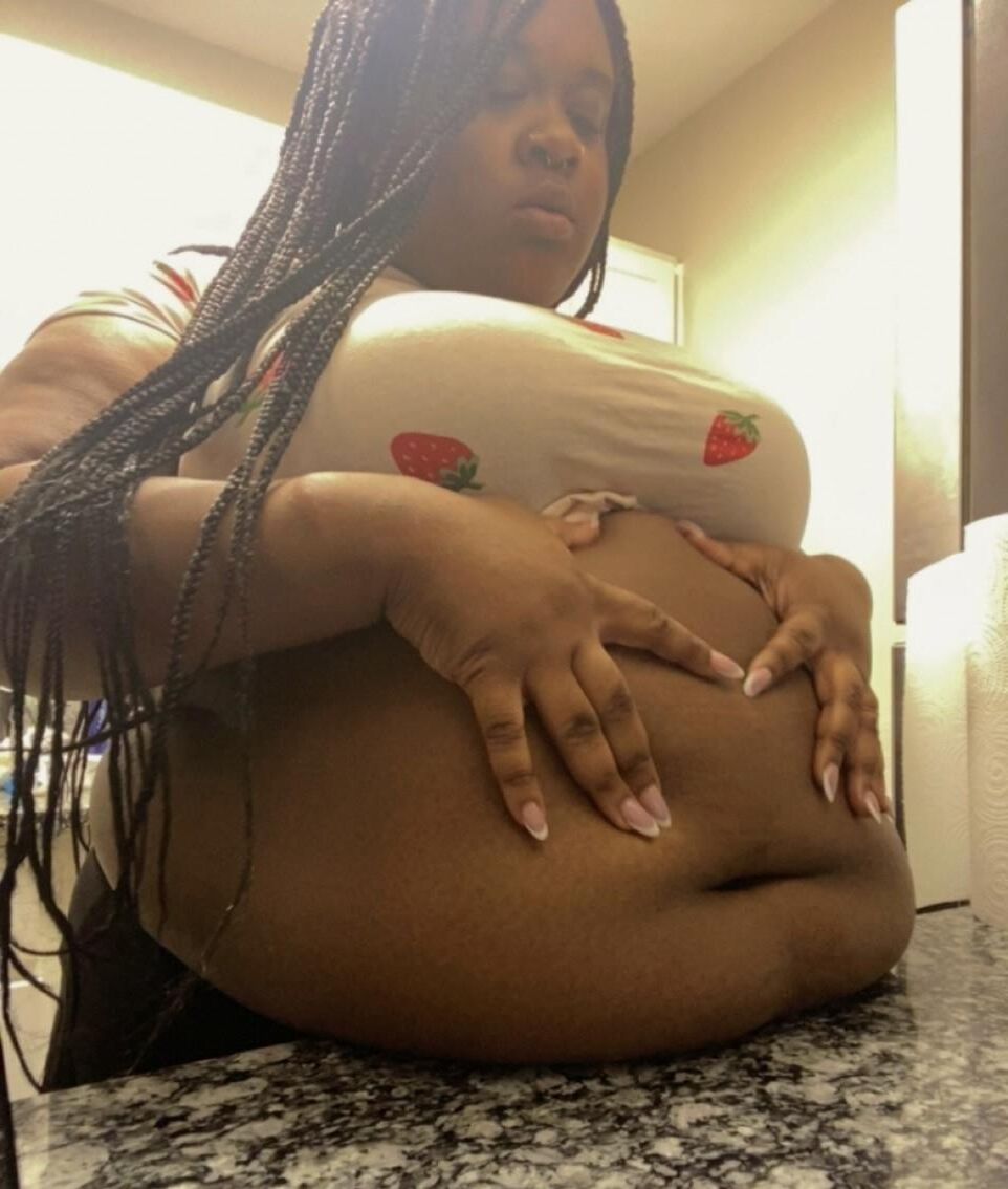 Girls with Fat Tummies are Adorable 