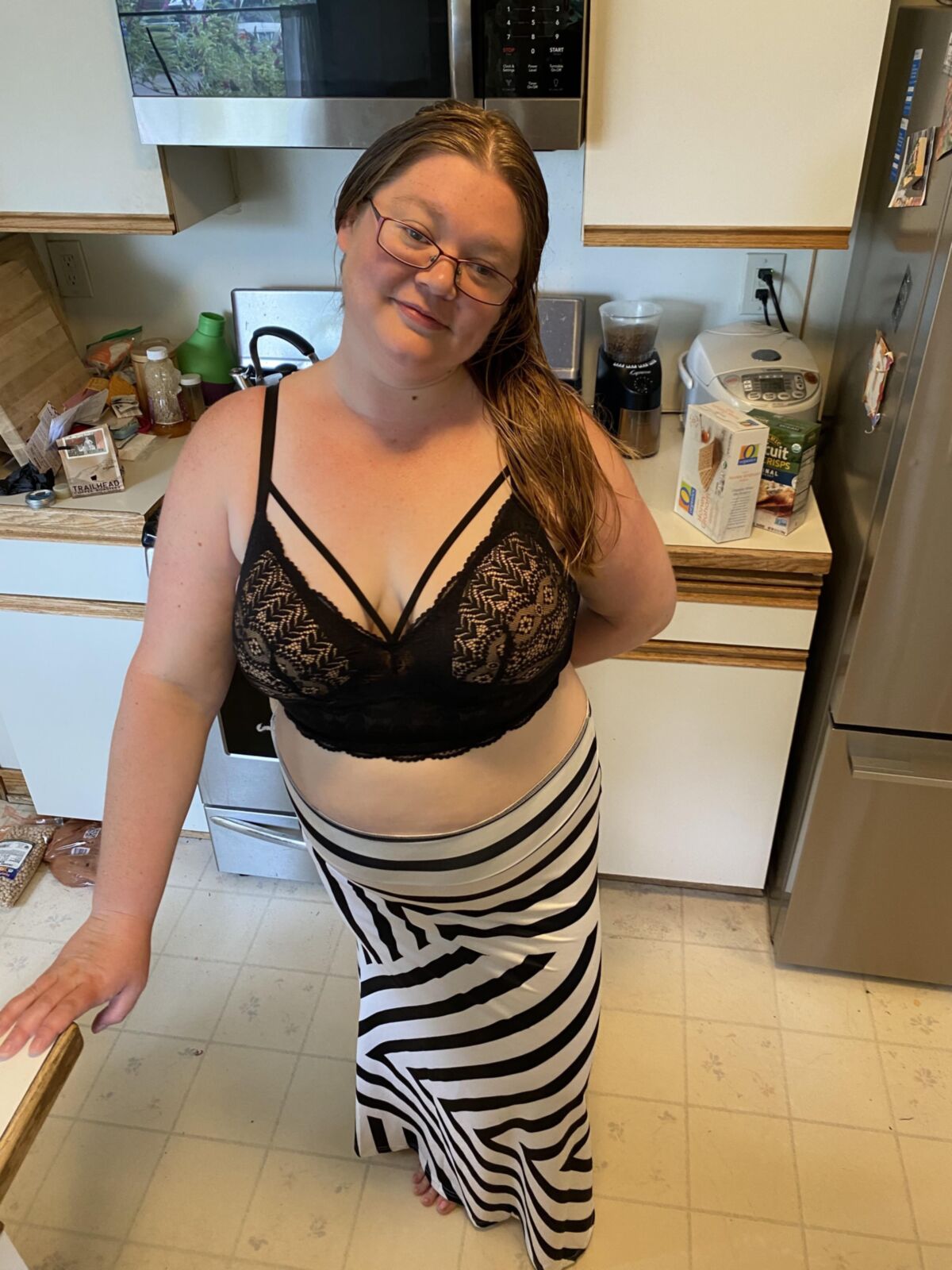 Michelle, Oregon milf showing big tits and spread pussy