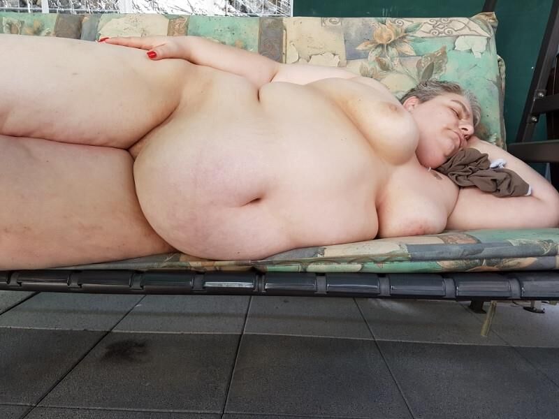 Fat german KG SSBBW fuckslut nude in garden